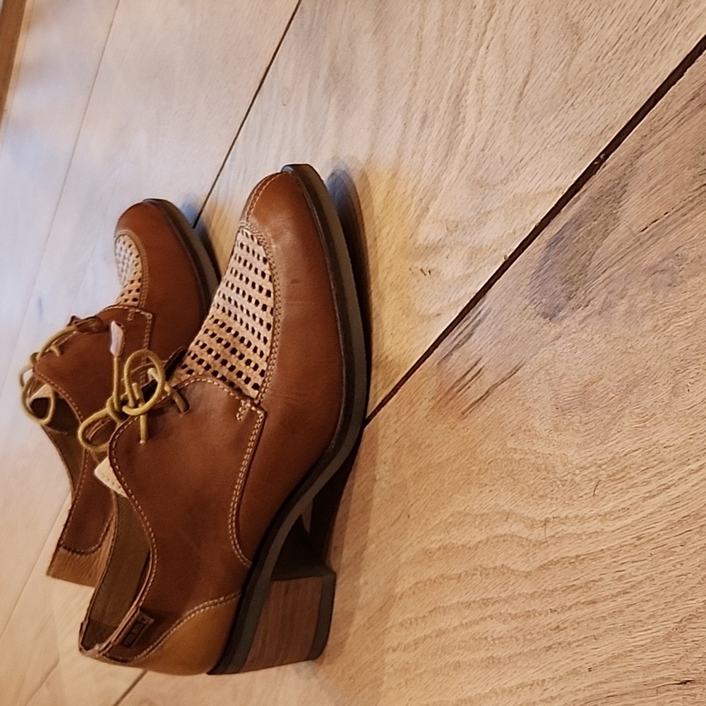 Pikolinos Womens Brown and Tan Leather Shoes - Picture 6 of 6
